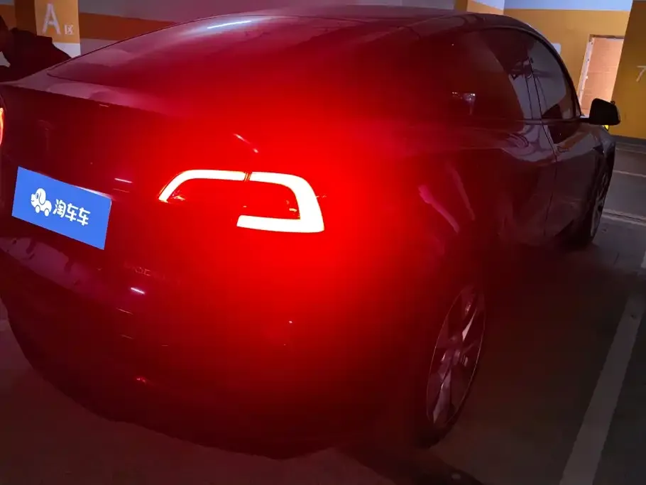 Tesla Model Y — фото 10