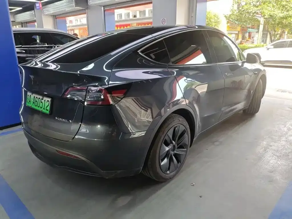 Tesla Model Y — фото 9