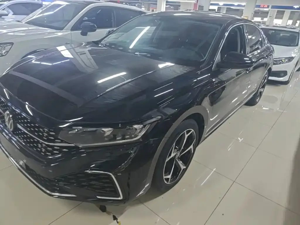 Volkswagen Passat — фото 10