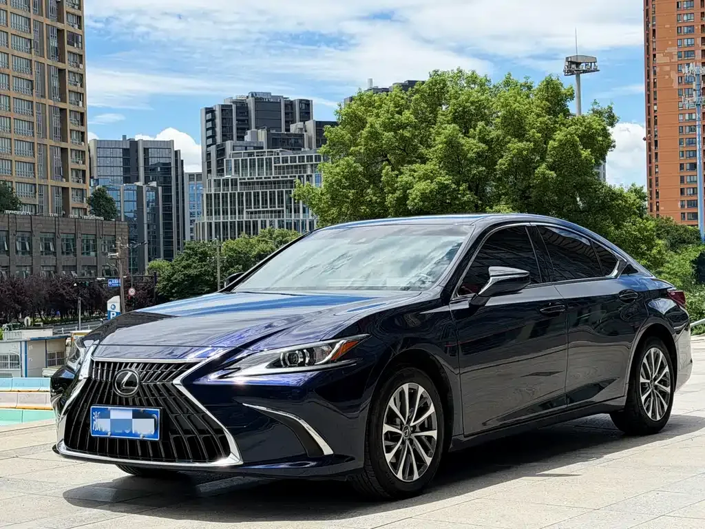 Lexus ES — фото 1