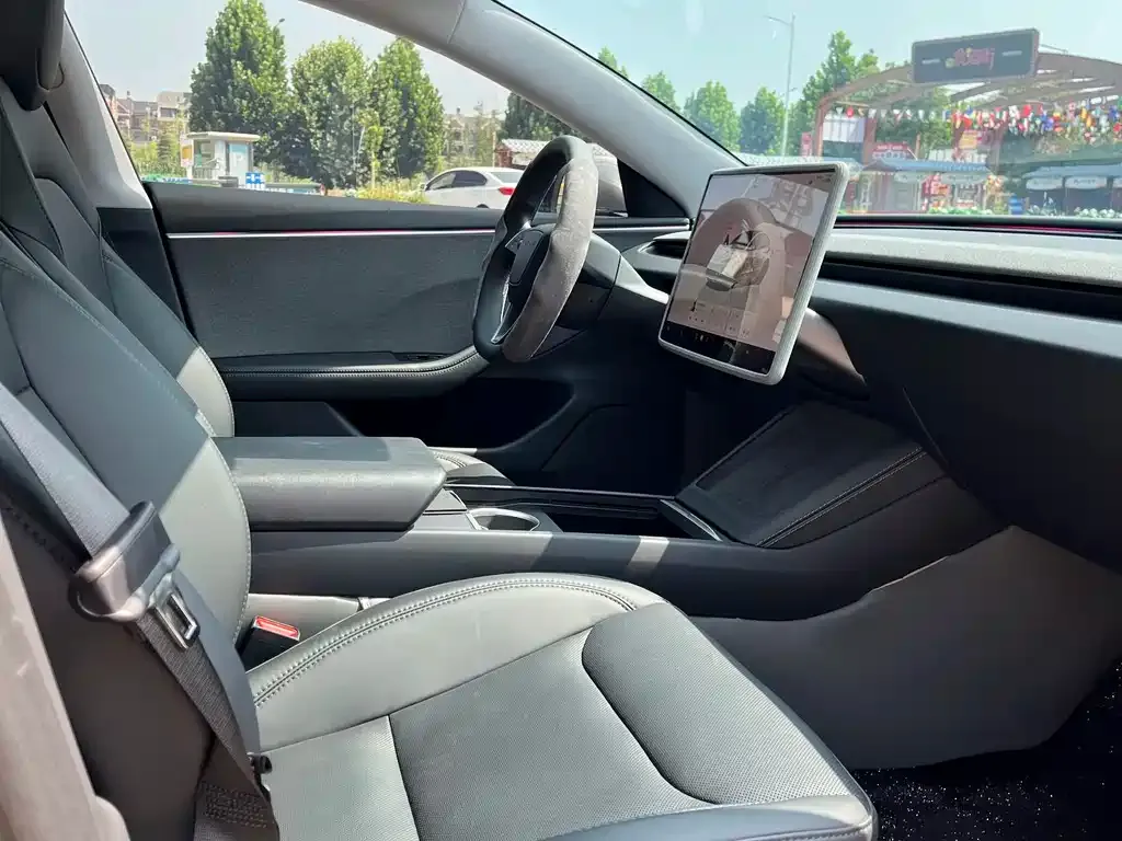 Tesla Model 3 — фото 2