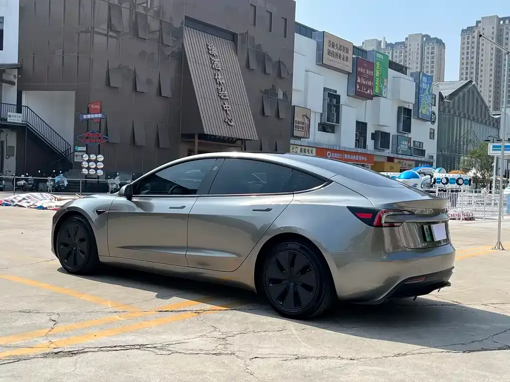 Tesla Model 3 — фото 10