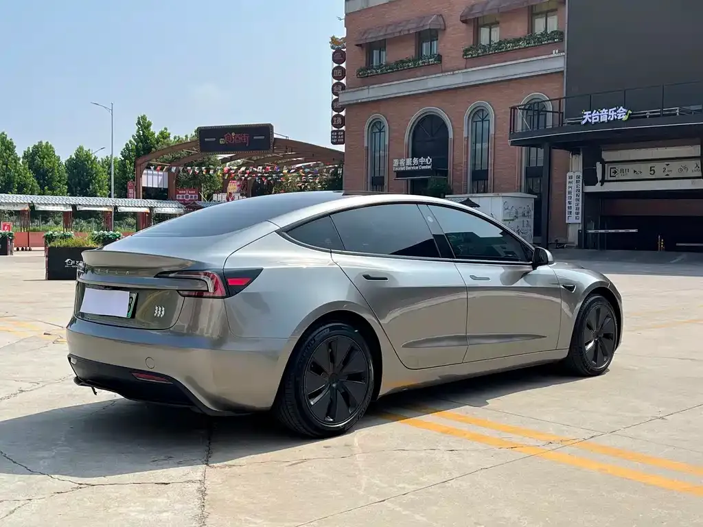 Tesla Model 3 — фото 4