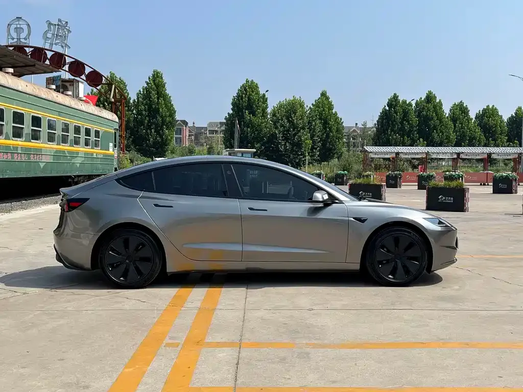 Tesla Model 3 — фото 5