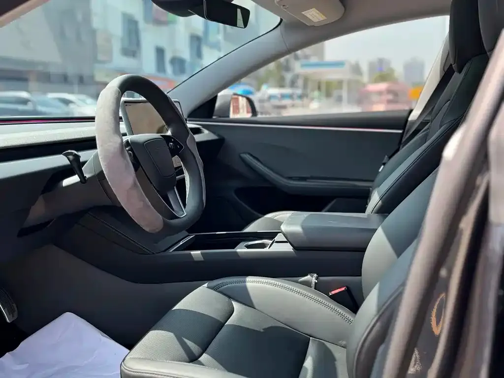 Tesla Model 3 — фото 3