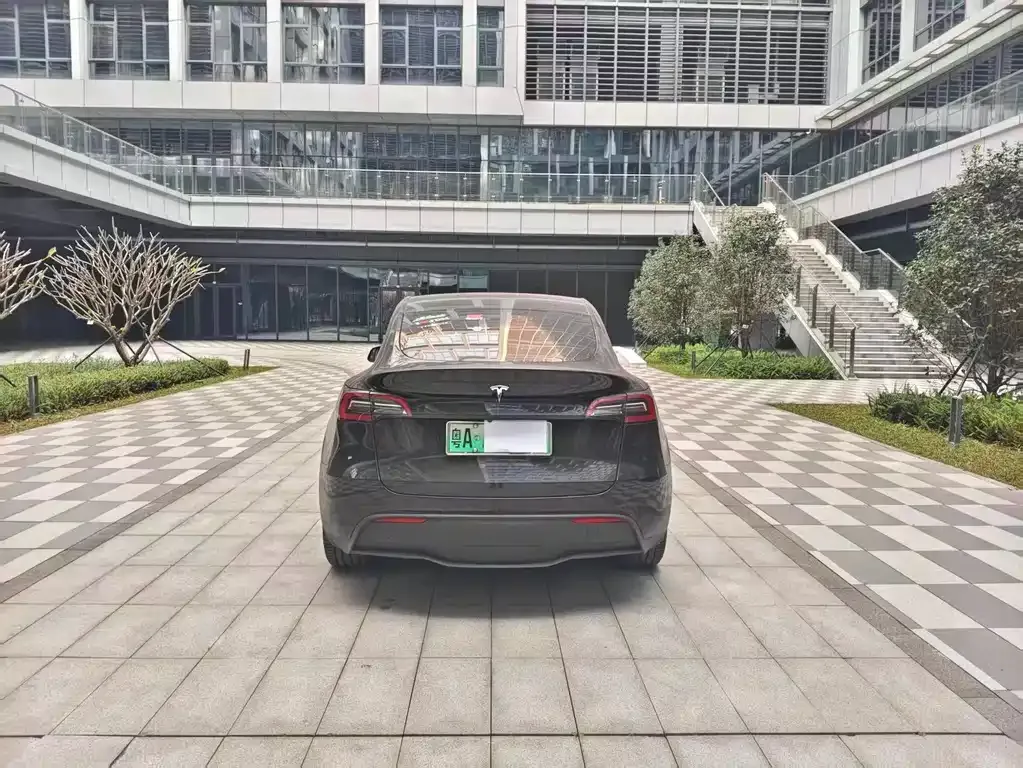 Tesla Model Y — фото 7