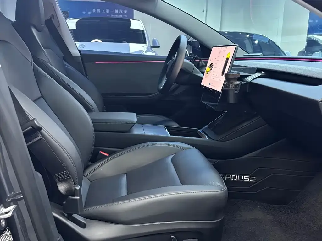 Tesla Model 3 — фото 4
