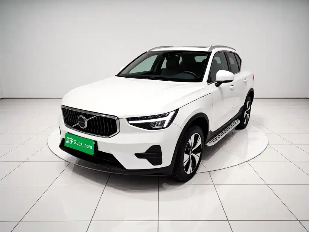 Volvo XC40 — фото 1