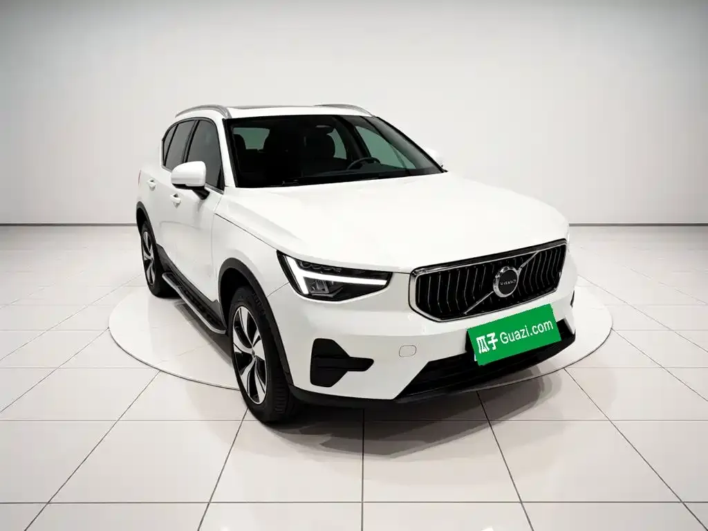 Volvo XC40 — фото 6