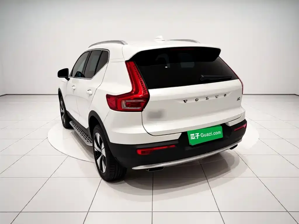 Volvo XC40 — фото 2