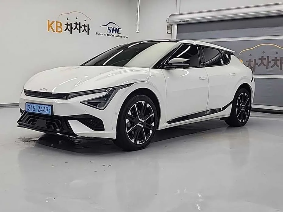 Kia EV6 — фото 1