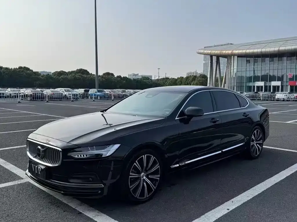 Volvo S90 — фото 1