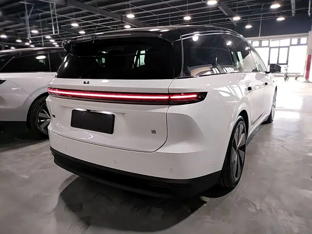 Li Auto i8 — фото 6