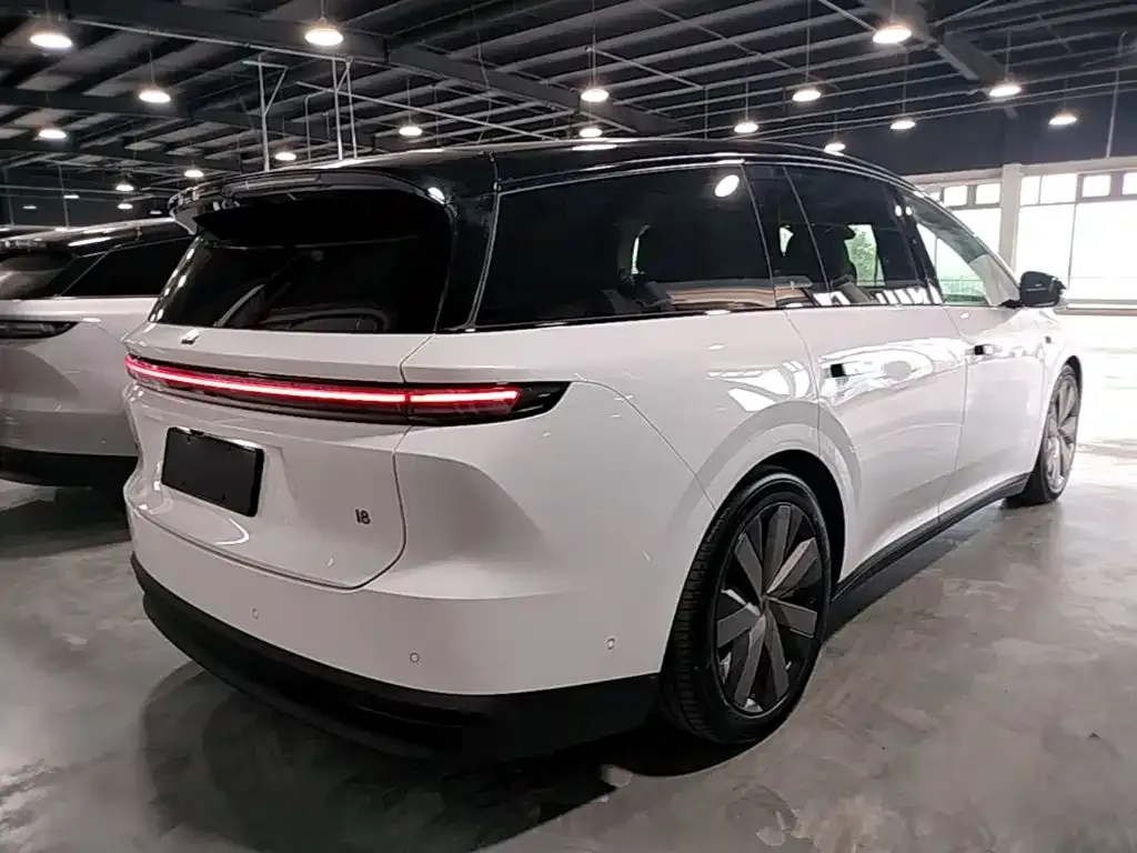 Li Auto i8 — фото 8
