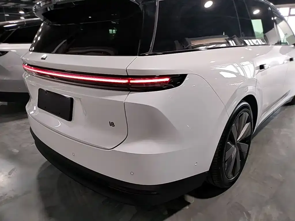 Li Auto i8 — фото 2