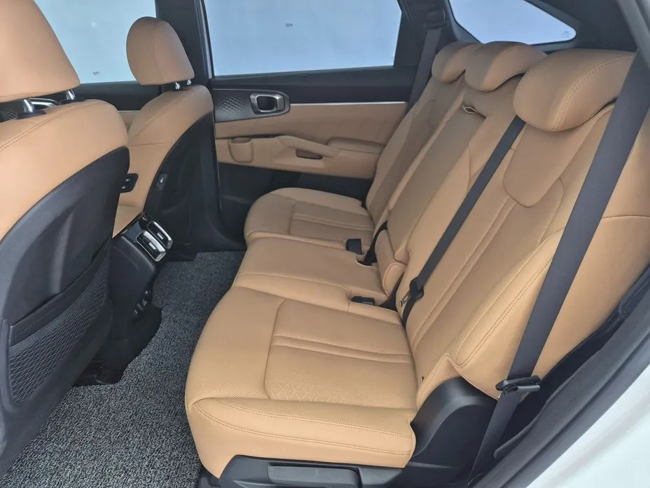 Kia Sorento — фото 9