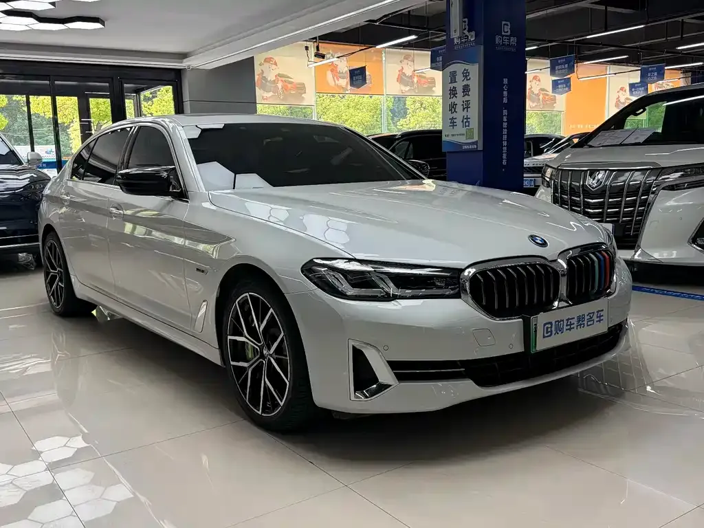 BMW 5 Series — фото 9