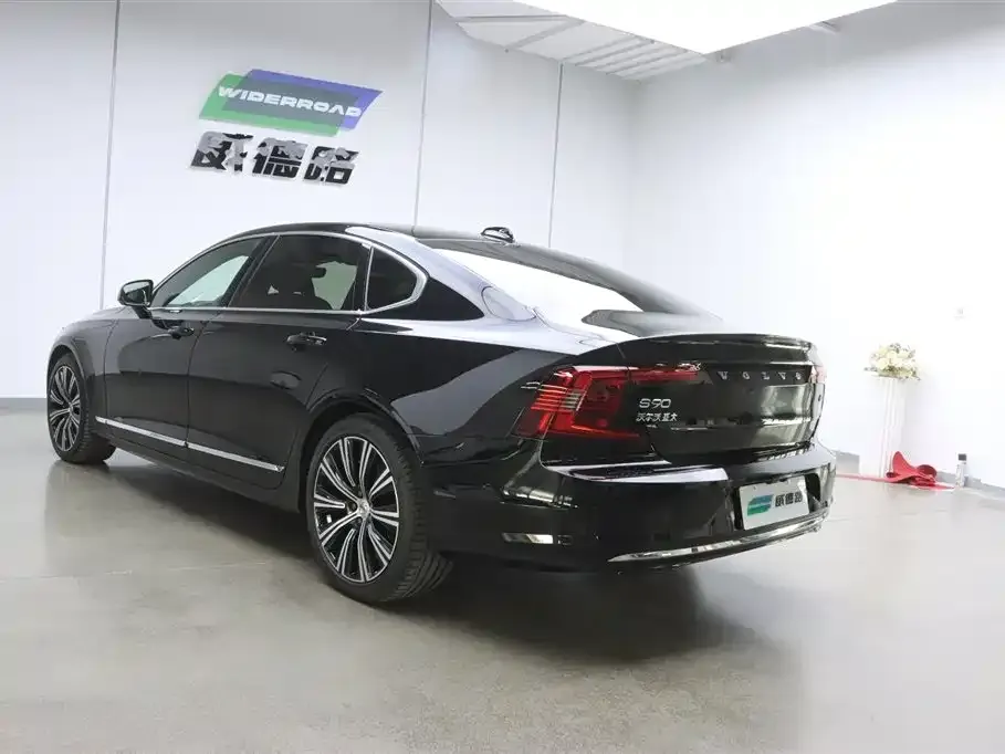 Volvo S90 — фото 6