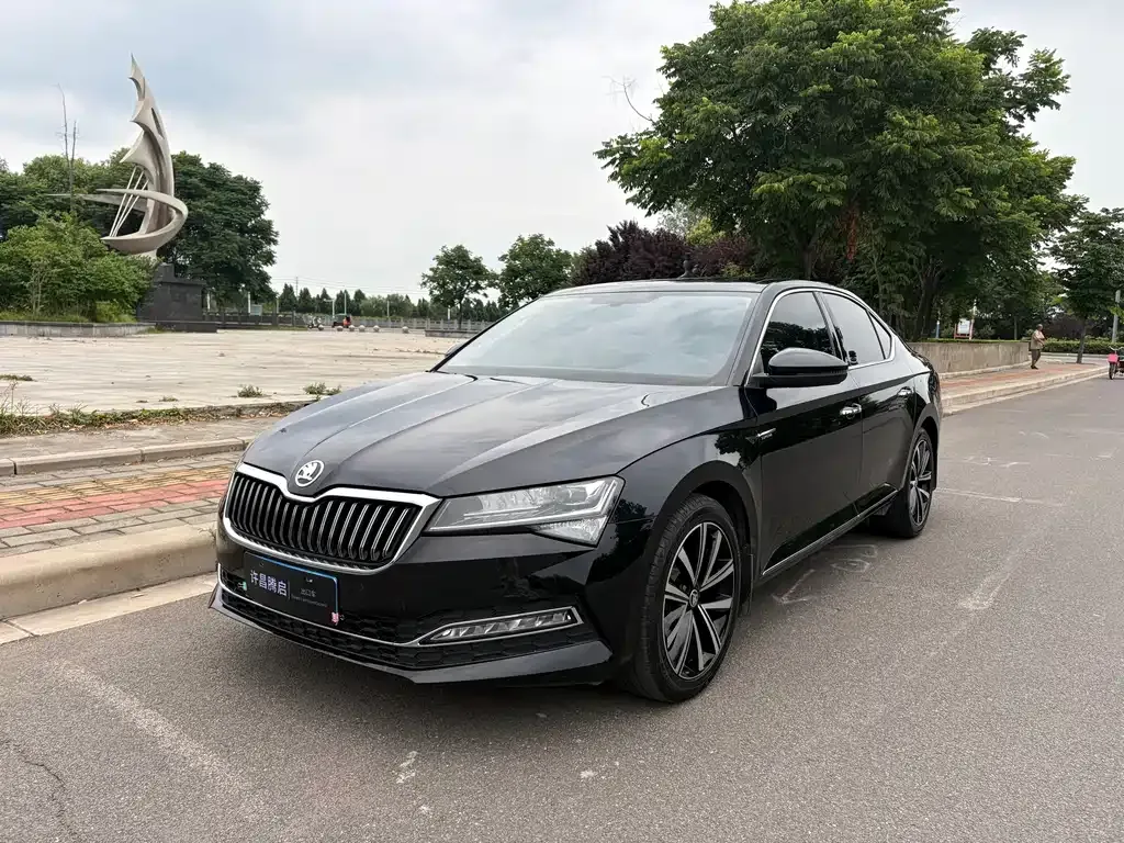 Skoda Superb — фото 1
