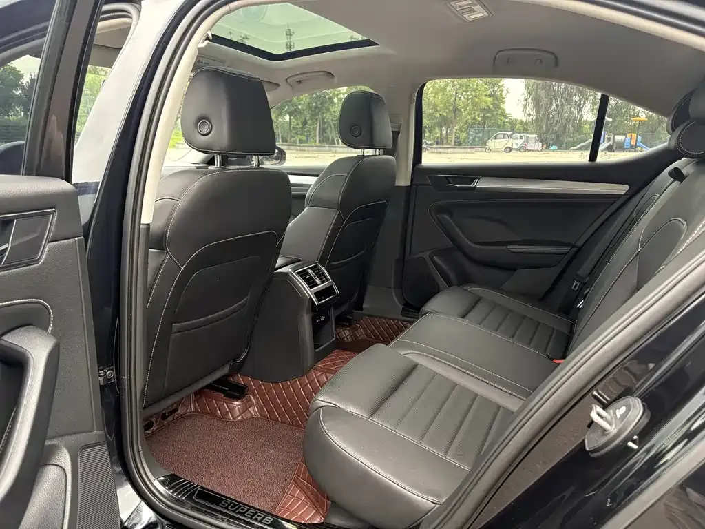 Skoda Superb — фото 6