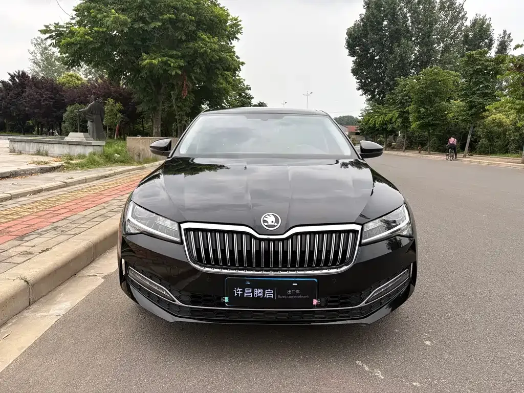 Skoda Superb — фото 9