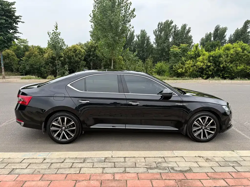 Skoda Superb — фото 4