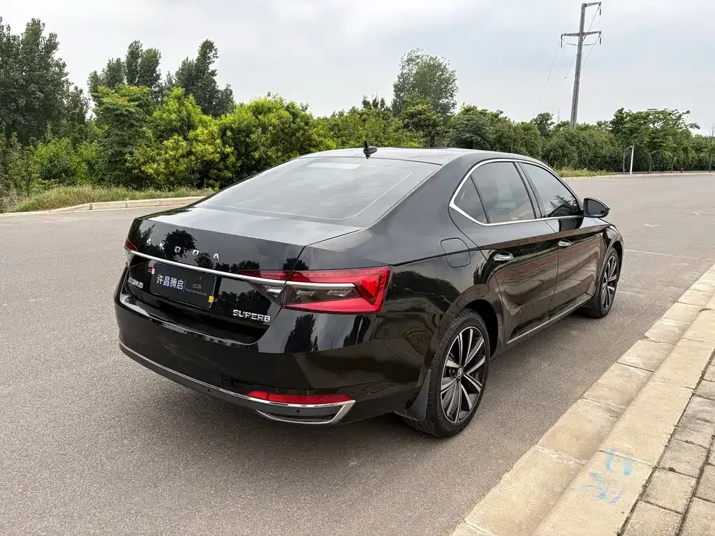 Skoda Superb — фото 2