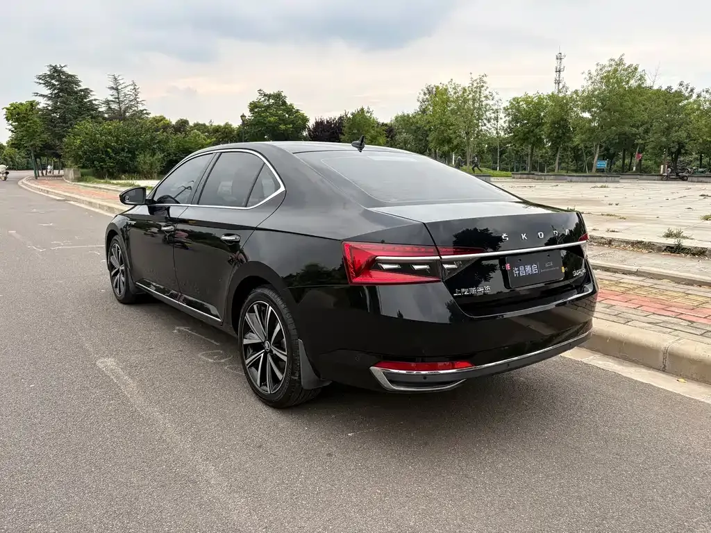 Skoda Superb — фото 7
