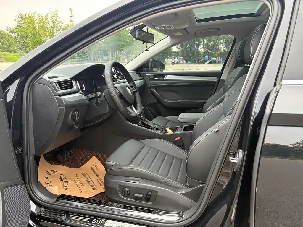 Skoda Superb — фото 8