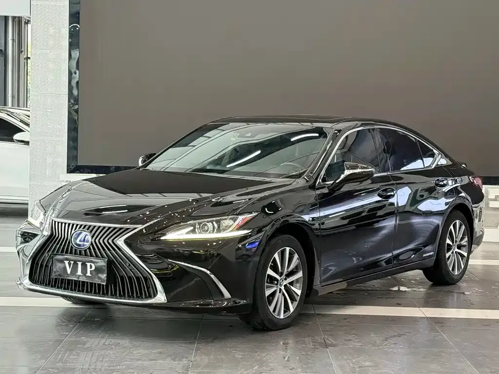 Lexus ES — фото 1