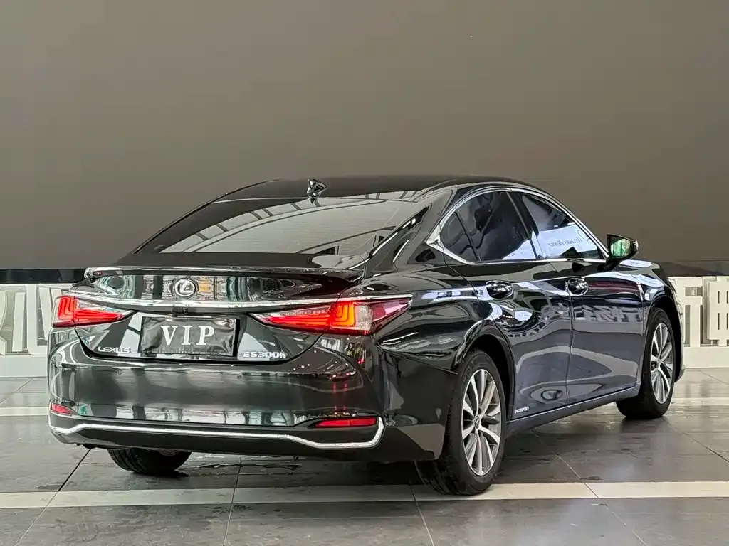 Lexus ES — фото 4