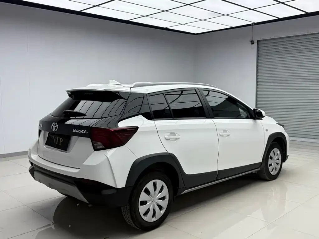 Toyota Yaris L — фото 8