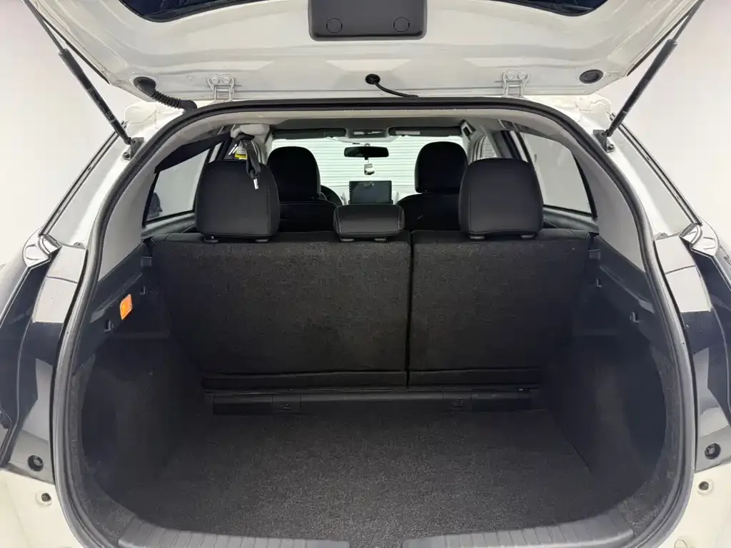 Toyota Yaris L — фото 7