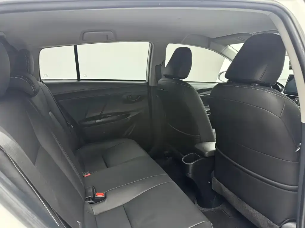 Toyota Yaris L — фото 2