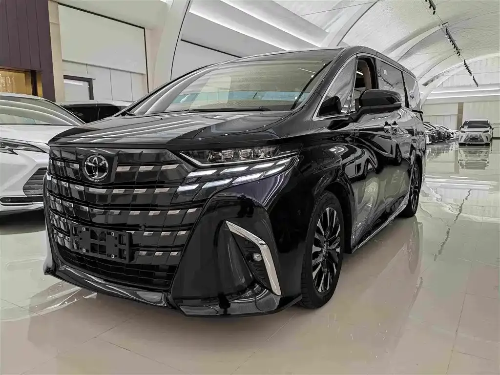 Toyota Alphard — фото 1