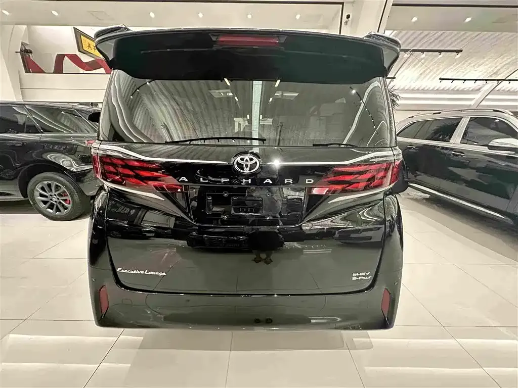 Toyota Alphard — фото 3