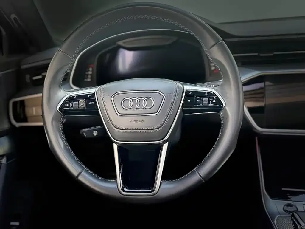 Audi A6L — фото 8