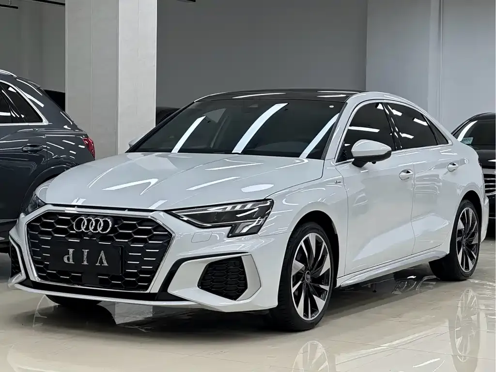Audi A3 — фото 1