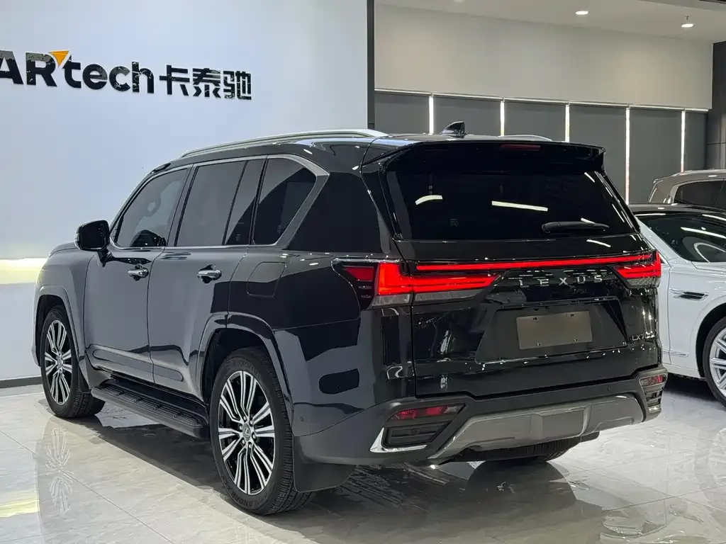 Lexus LX — фото 10