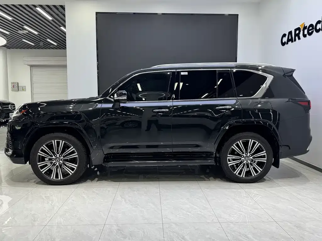 Lexus LX — фото 8