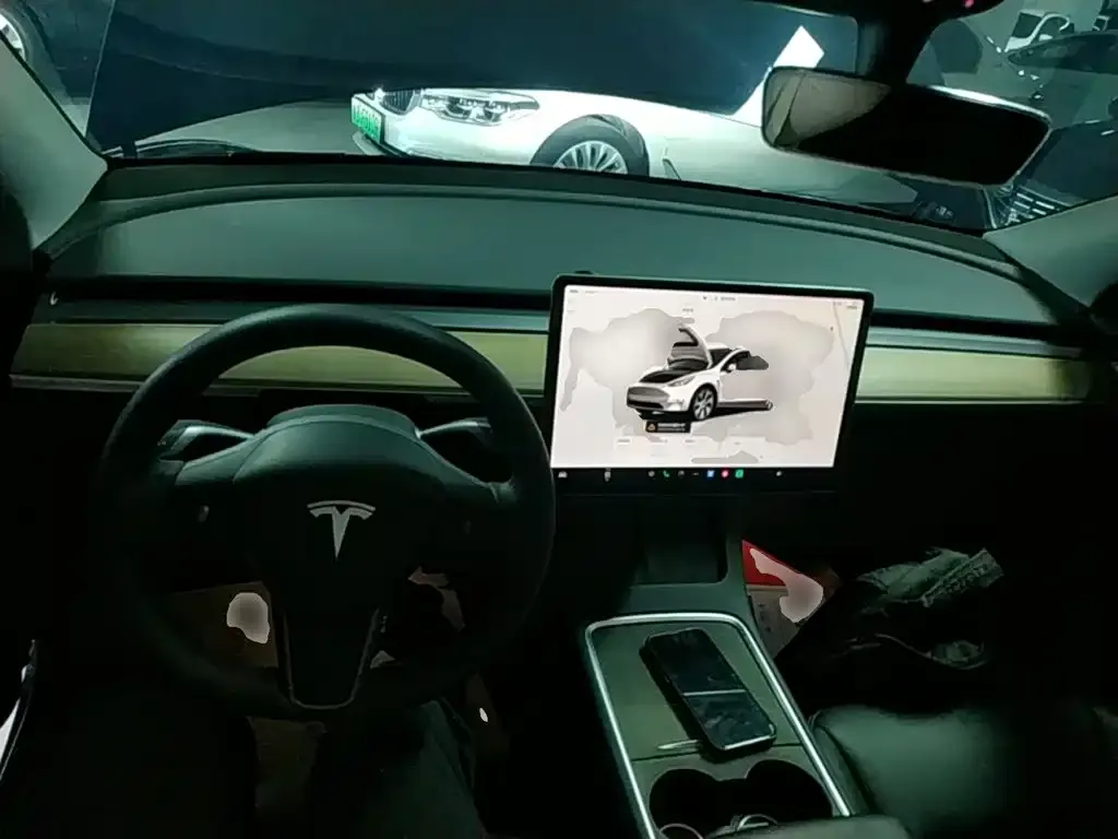 Tesla Model Y — фото 7