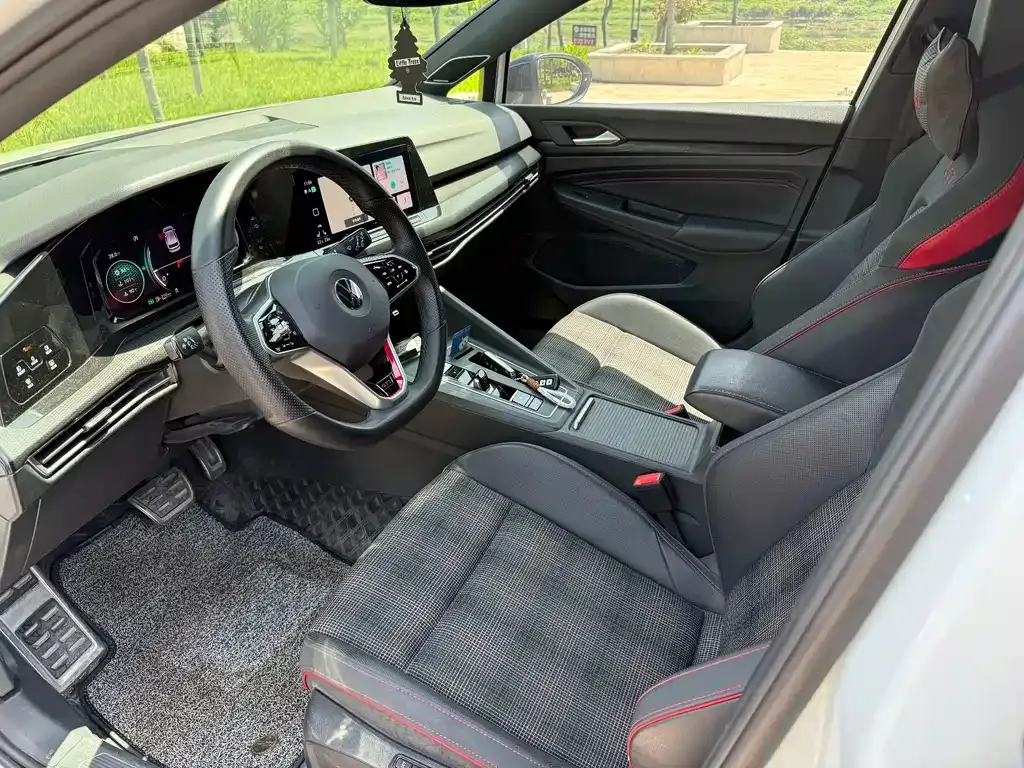 Volkswagen Golf GTI — фото 8