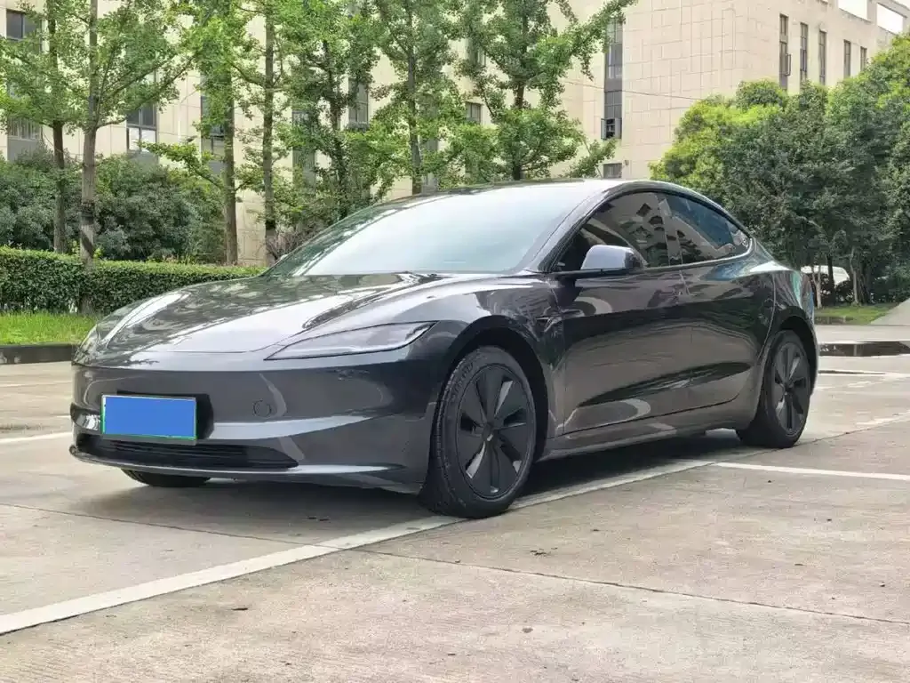 Tesla Model 3 — фото 1