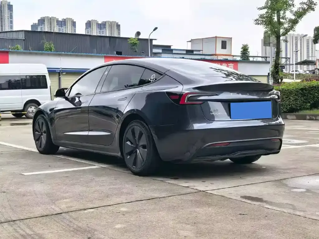 Tesla Model 3 — фото 6