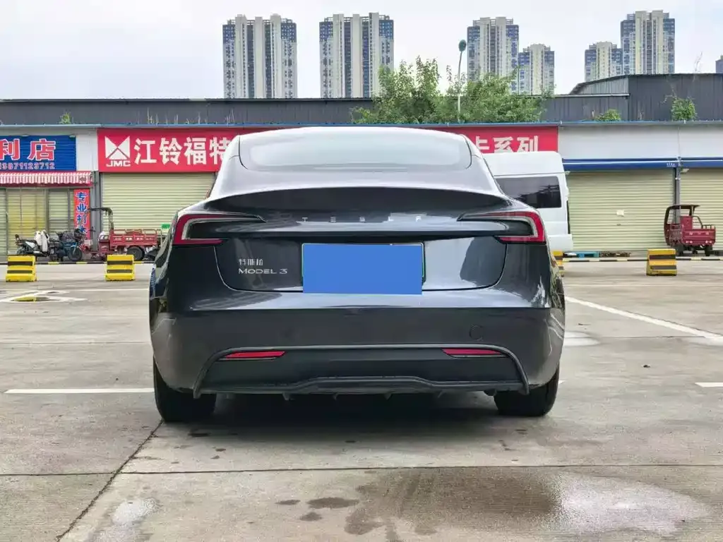 Tesla Model 3 — фото 4