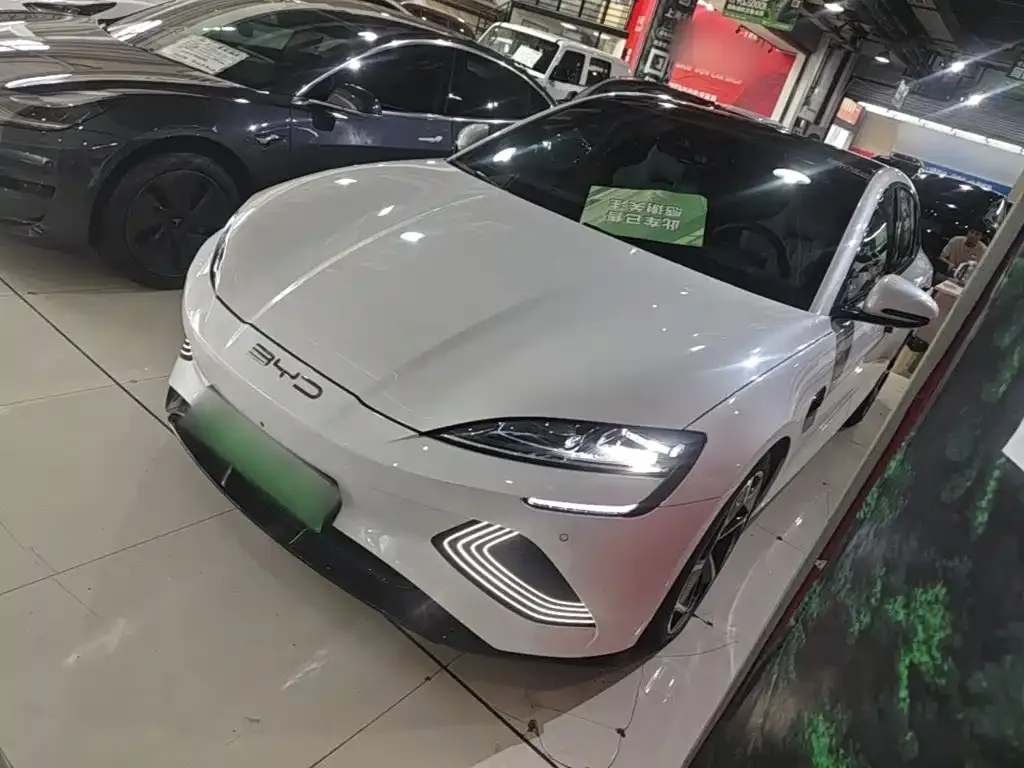 BYD Seal — фото 1