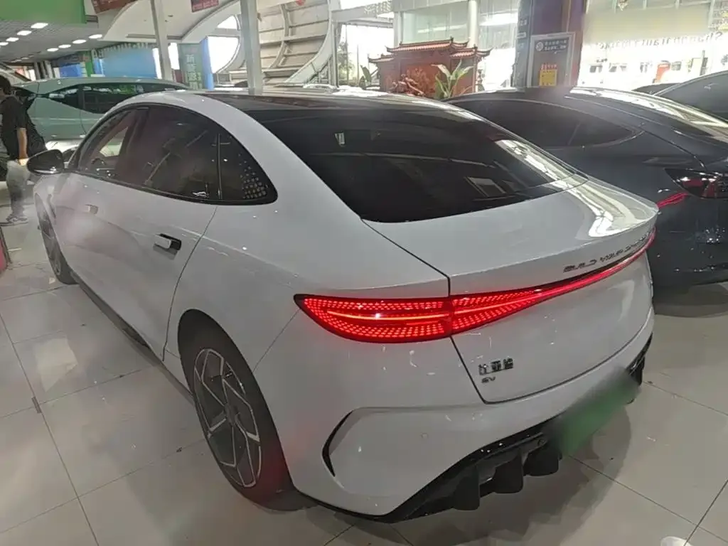 BYD Seal — фото 2
