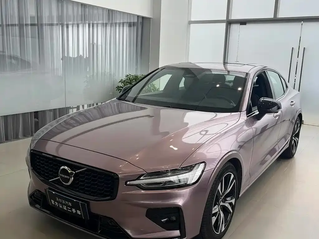 Volvo S60 — фото 1