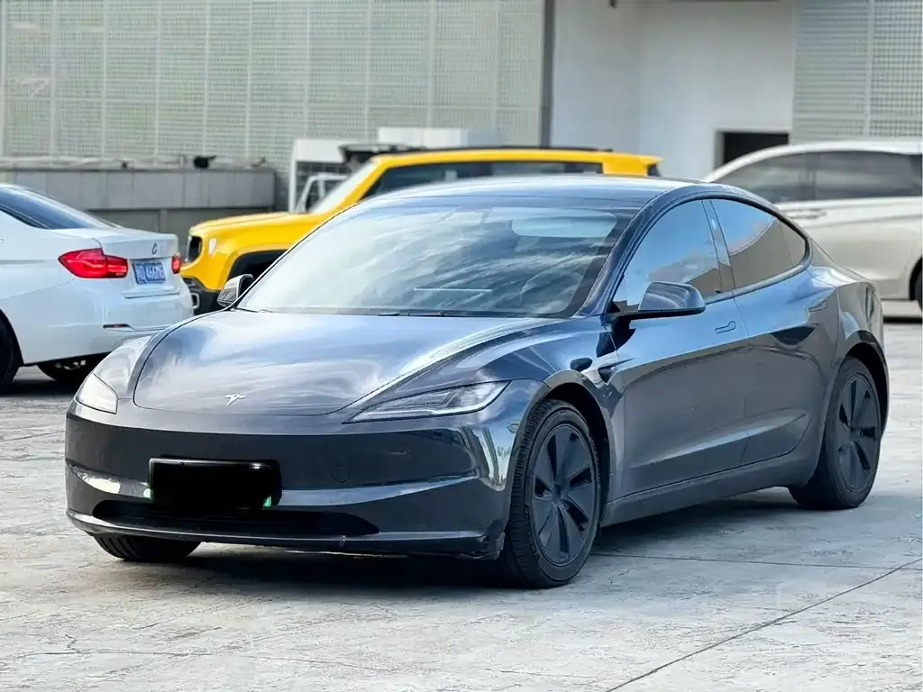 Tesla Model 3 — фото 1