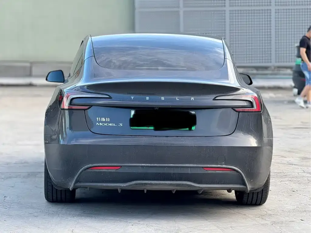 Tesla Model 3 — фото 9